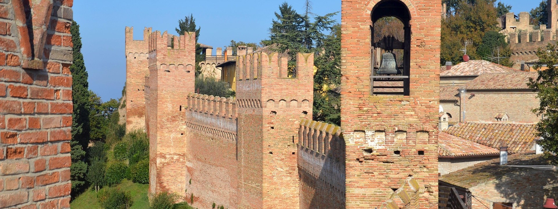 NY Italy 25 Gradara walls