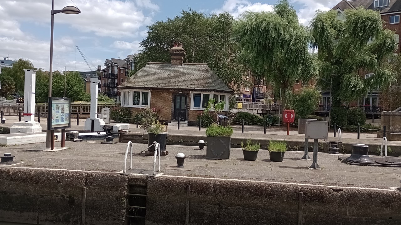 3SECTIONS 7 (RICHMOND TO OSTERLEY LOCK 5 MILES) AND 8 (OSTERLEY LOCK TO GREENFORD 5 MILES).