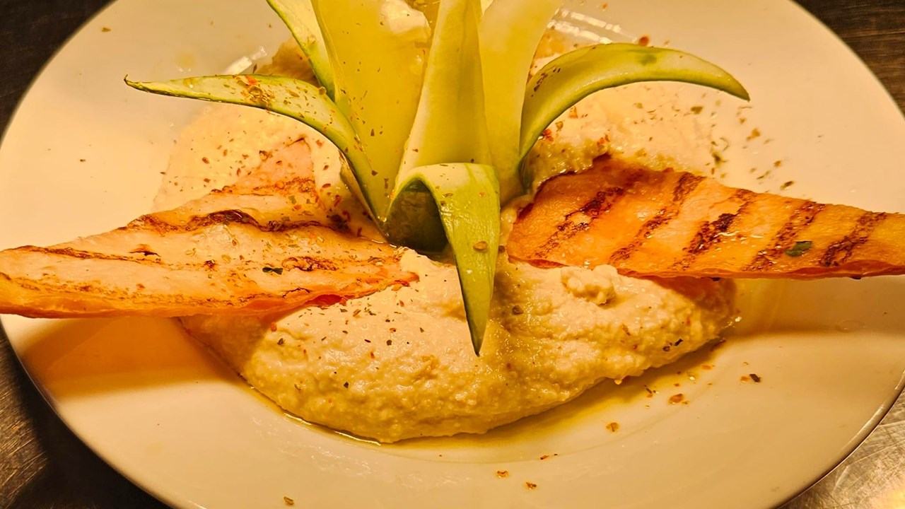 Istanbul Grill Hummus
