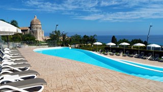 SentidoMicheliziaTropeaResortpoolarea(5)