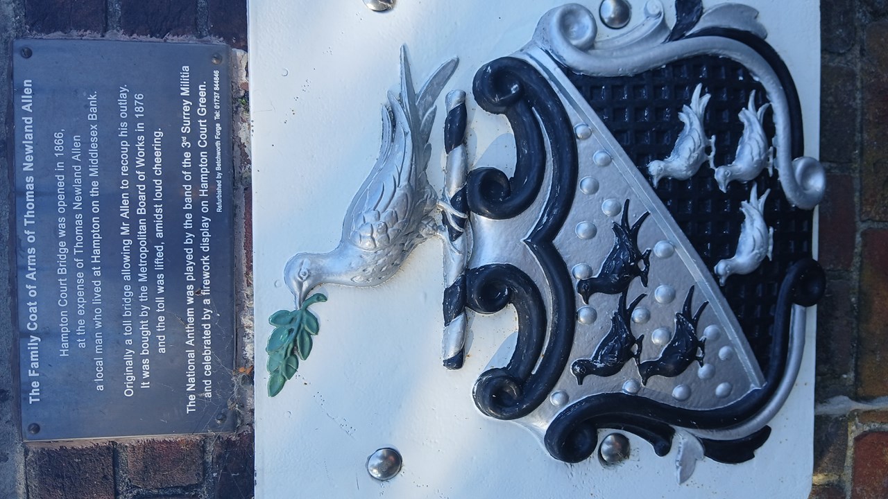 1 Hampton Court circular walk, Deer Parks, & Historic Site Visit.