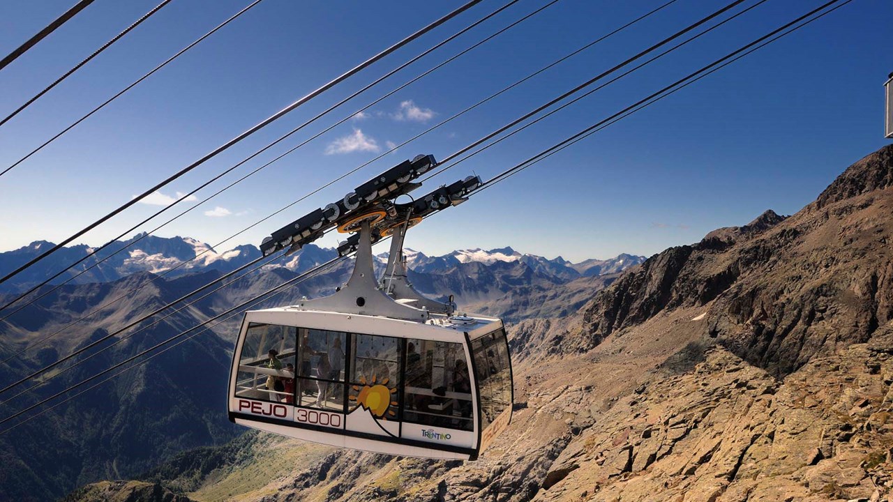 Sport Hotel Vittoria passo tonale cable car