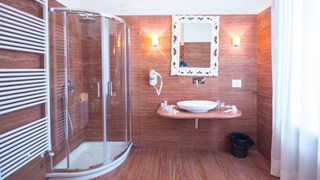 DomusstellamarisNY Italy 25bathroom1