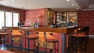 val dAran hotel bar