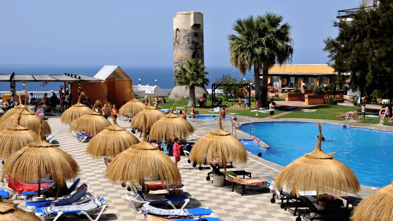 Hotel Salobrena suites pool