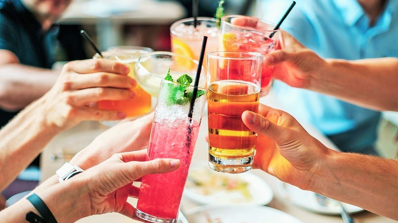 Bar Tour Mixed Drinks Cheers Salut