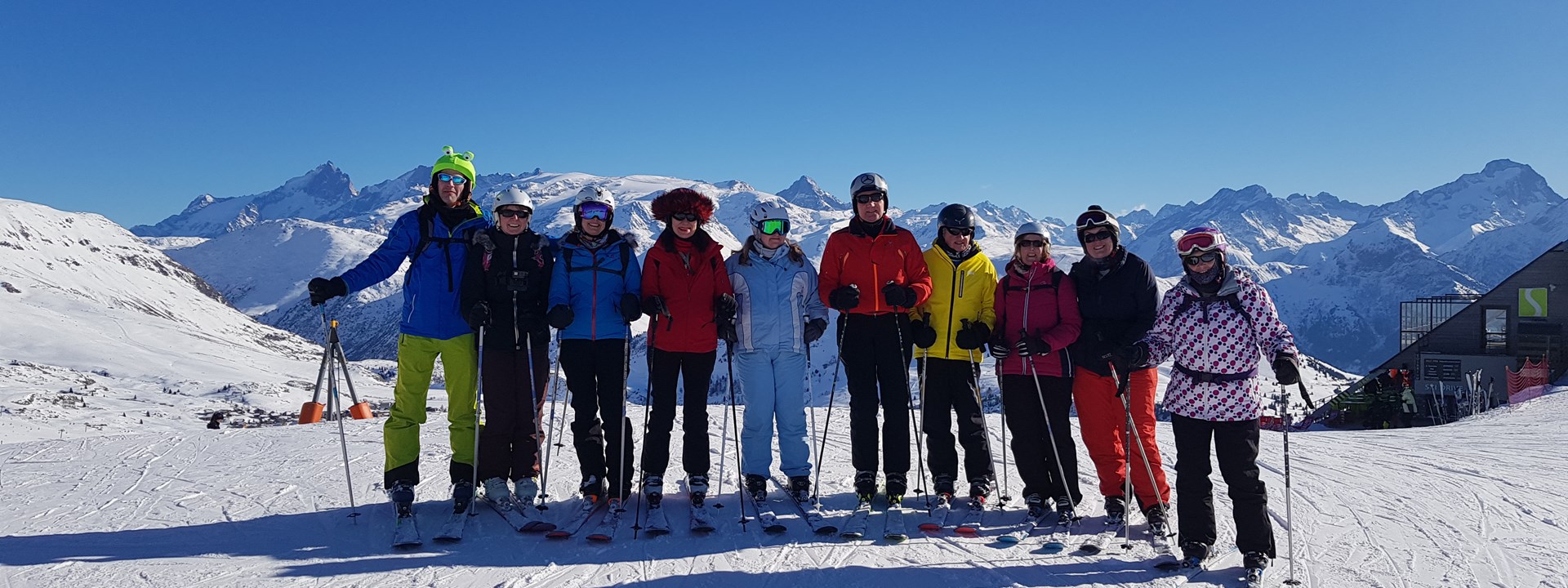 Group skiing for solo Travellers Ski Group