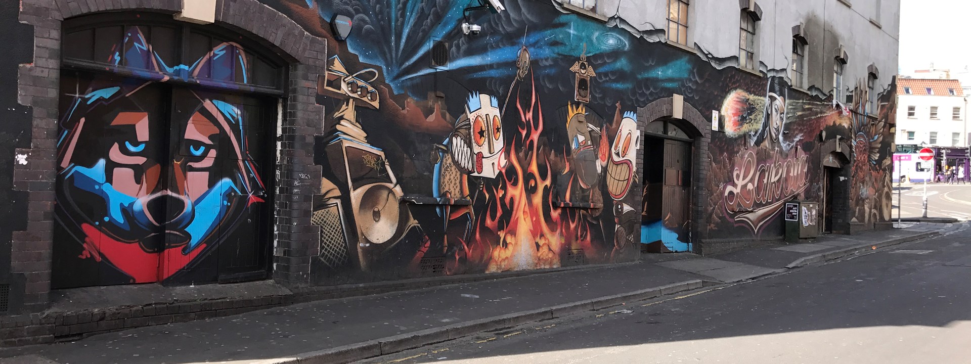 Street art tour bristol