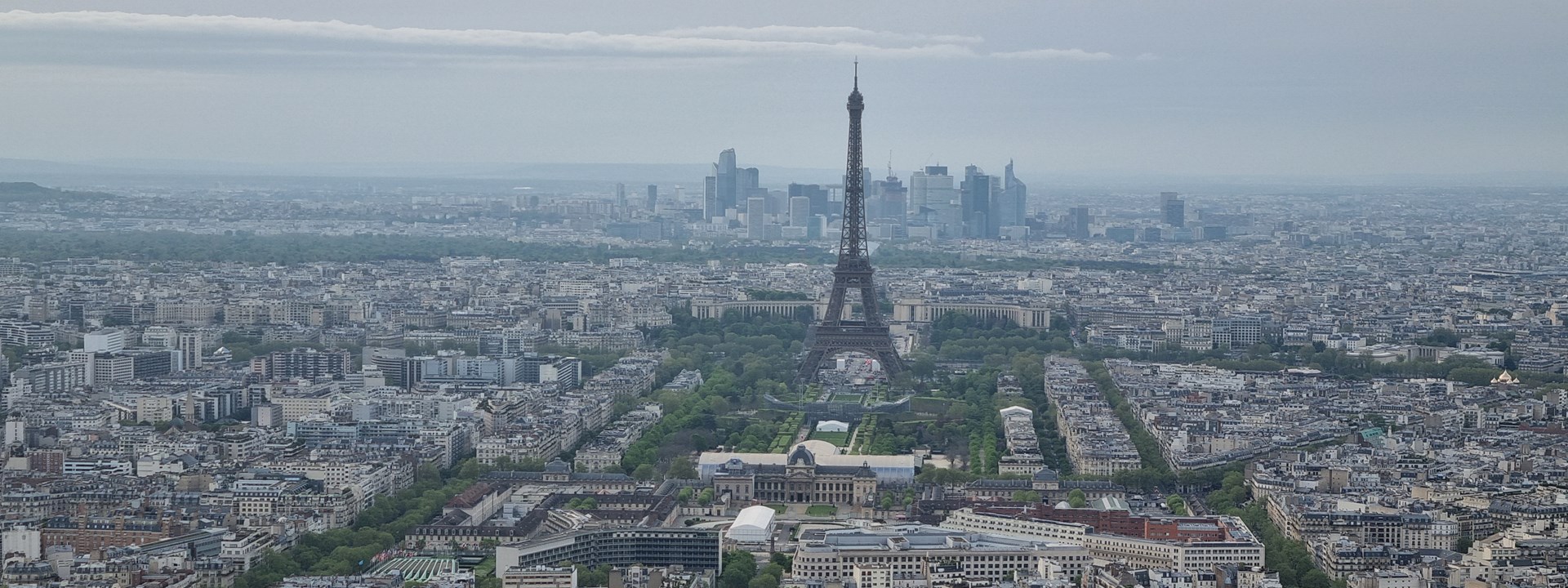 Pris skyline including Eiffel Tower