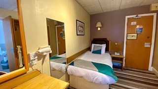 Sandringham hotel Cardiff5