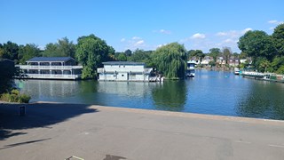 5 Hampton Court circular walk, Deer Parks, & Historic Site Visit.