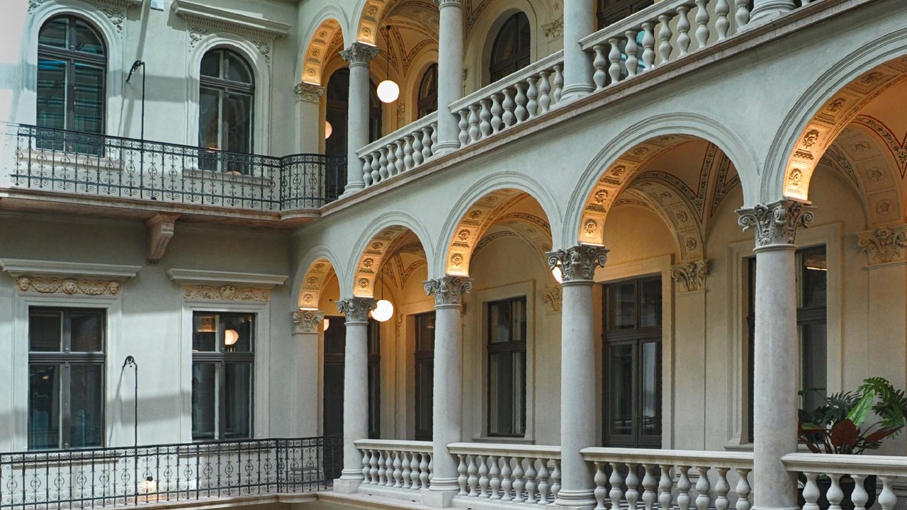 Budapest Hotel Oktogon entrance1