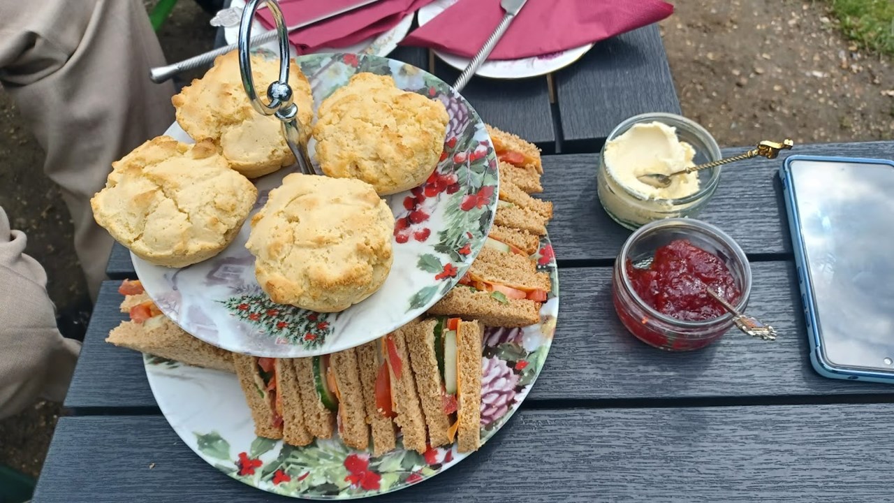 Whittingtons tea barge4