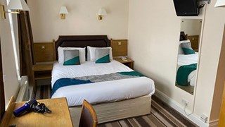 Sandringham hotel Cardiff4