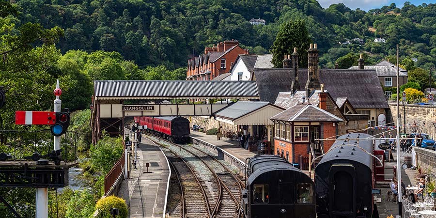Steam Train in Wales Holiday London Llangollen Steam Railay