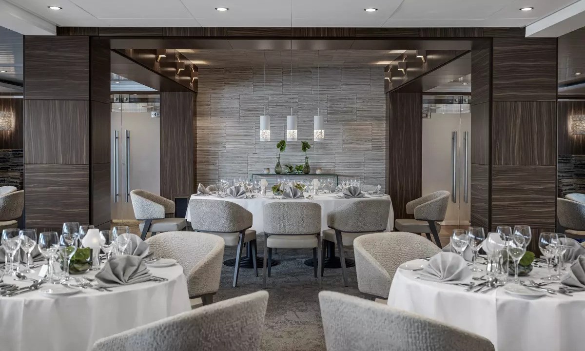 Amadeus Amara dining